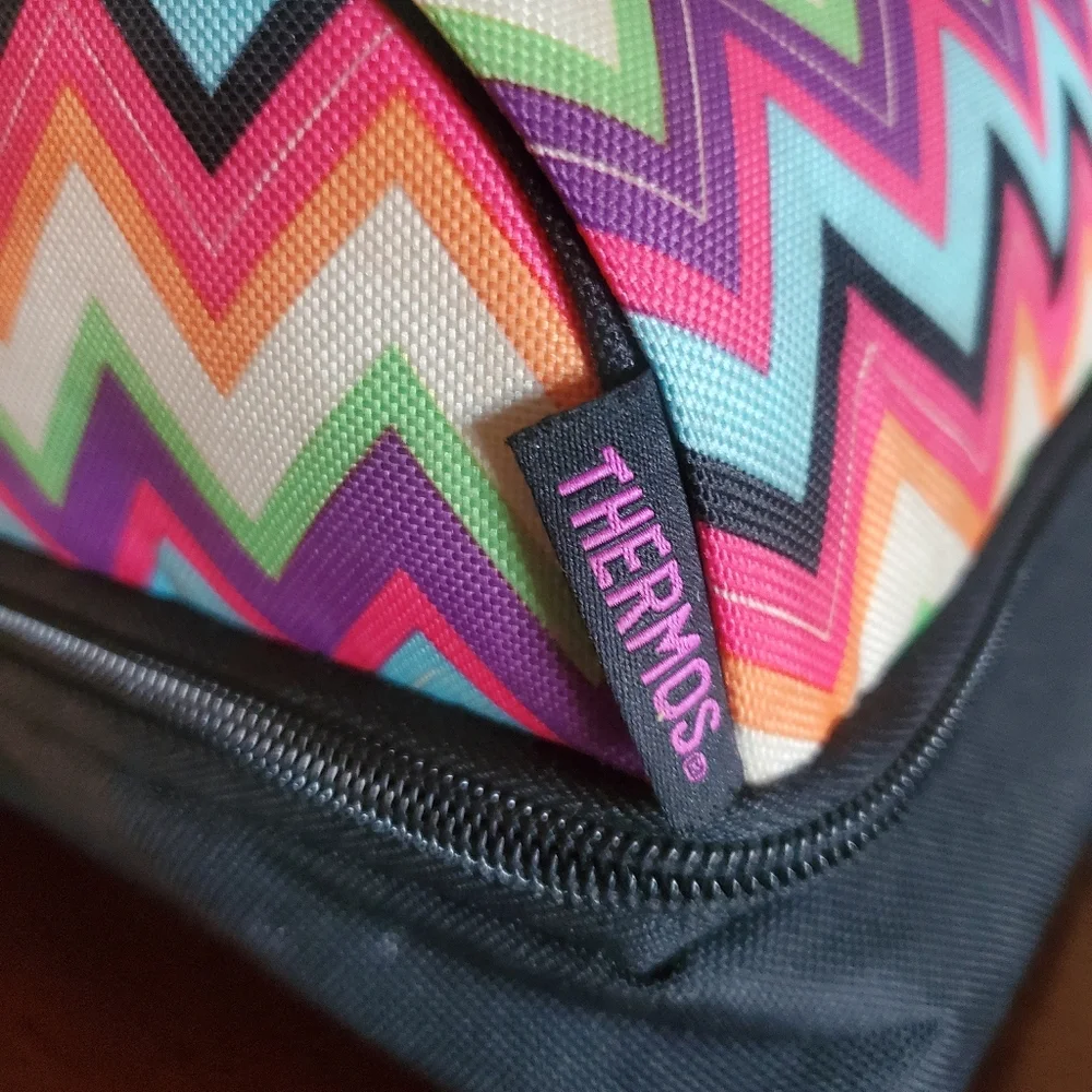 Thermos‎ Insulated Lunch Box Multicolor Chevron Pattern 9